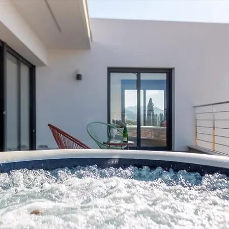 Luxury With Jacuzzi - Costa Brava Willa